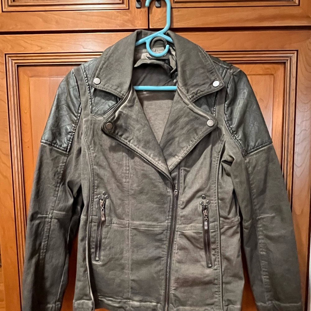 Montanaco Women’s Jacket, size small faux leather